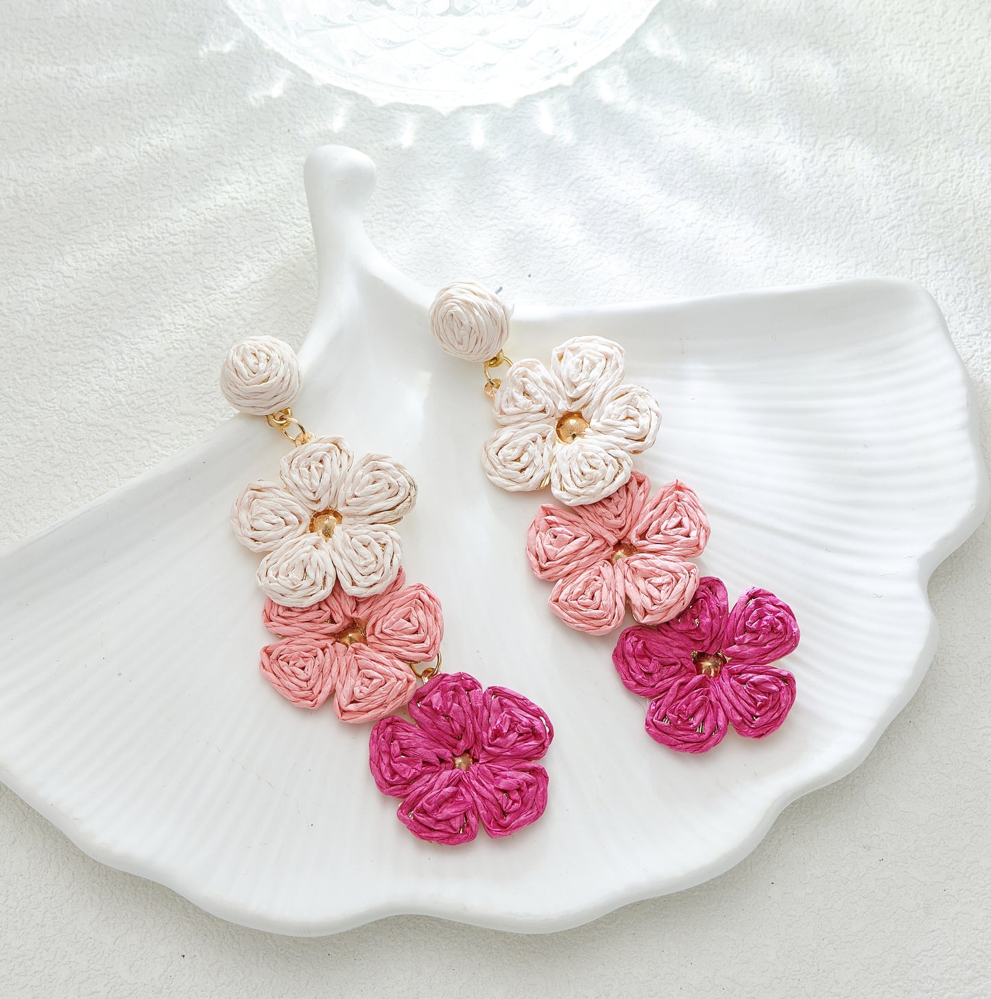 Summer Raffia Flower Earrings, Raffia Straw Wrapped Gradient Ramp Floral Statement Spring Beach Rattan Handmade Earring for Women, Boho Dangle Jewelry Gift - White/Pink/Blue