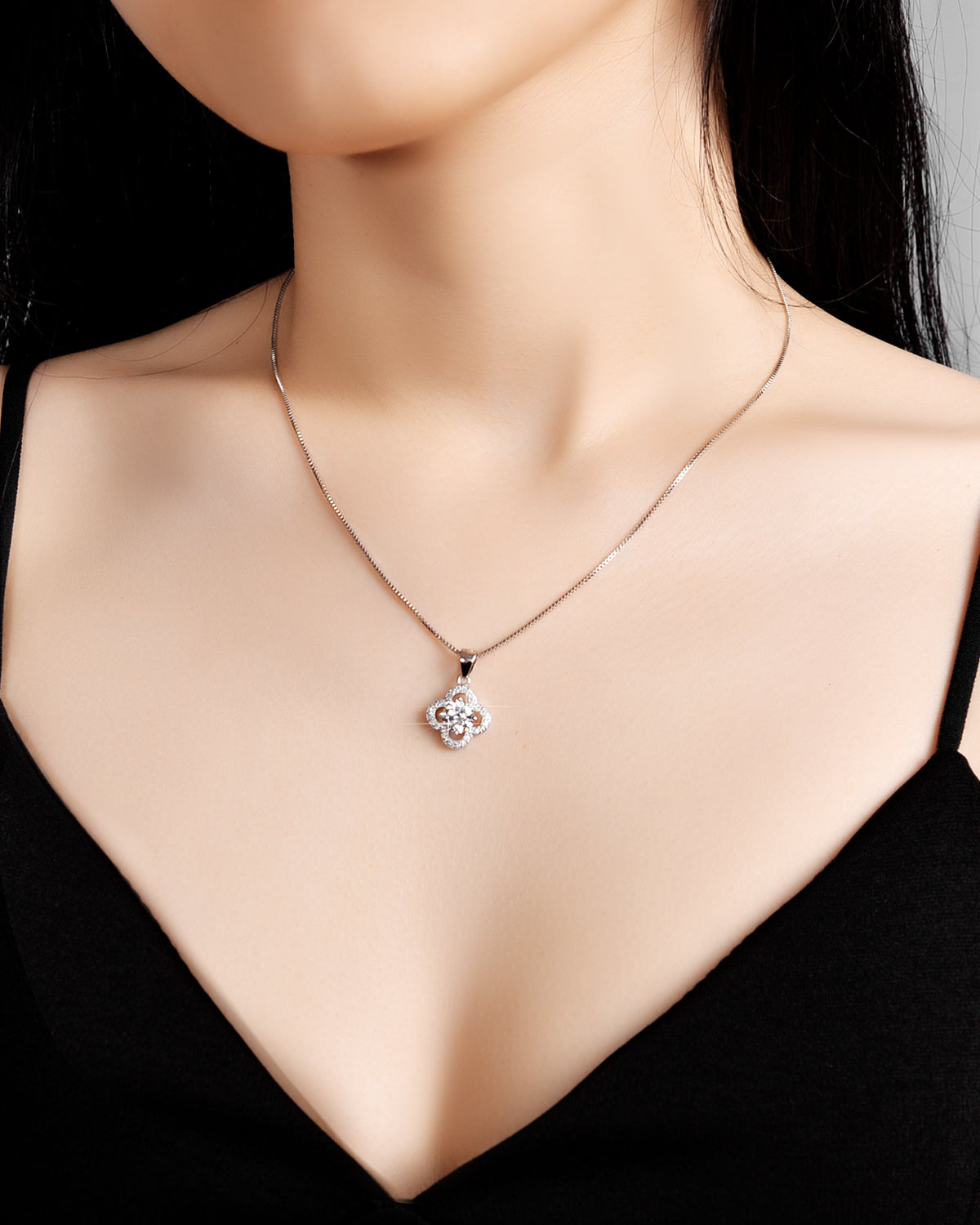 1 CT Moissanite Pendant Necklace 18K White Gold 925 Sterling Silver Plated Four Leaf Clover Pendant Necklace for Women Wife Mom