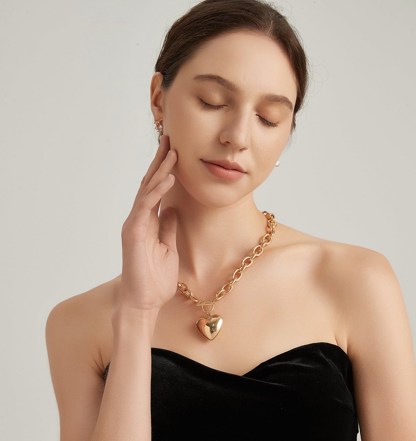 YEATMUE Large Chunky Gold Necklace with Heart Pendant for Women, Paperclip Choker Chain Puffy Heart Pendant Toggle Clasp Necklaces Thick Chain Jewelry Birthday