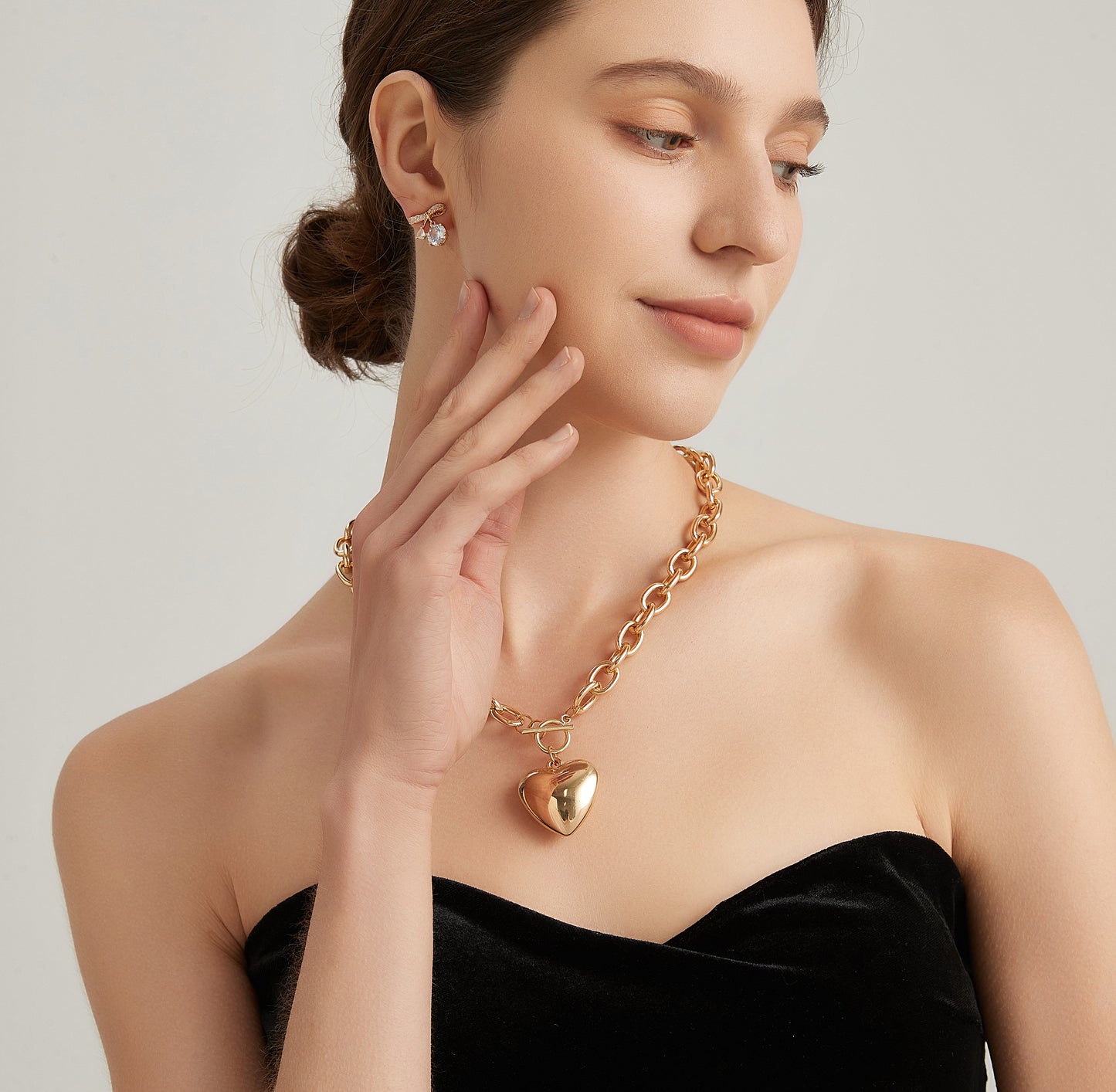YEATMUE Large Chunky Gold Necklace with Heart Pendant for Women, Paperclip Choker Chain Puffy Heart Pendant Toggle Clasp Necklaces Thick Chain Jewelry Birthday