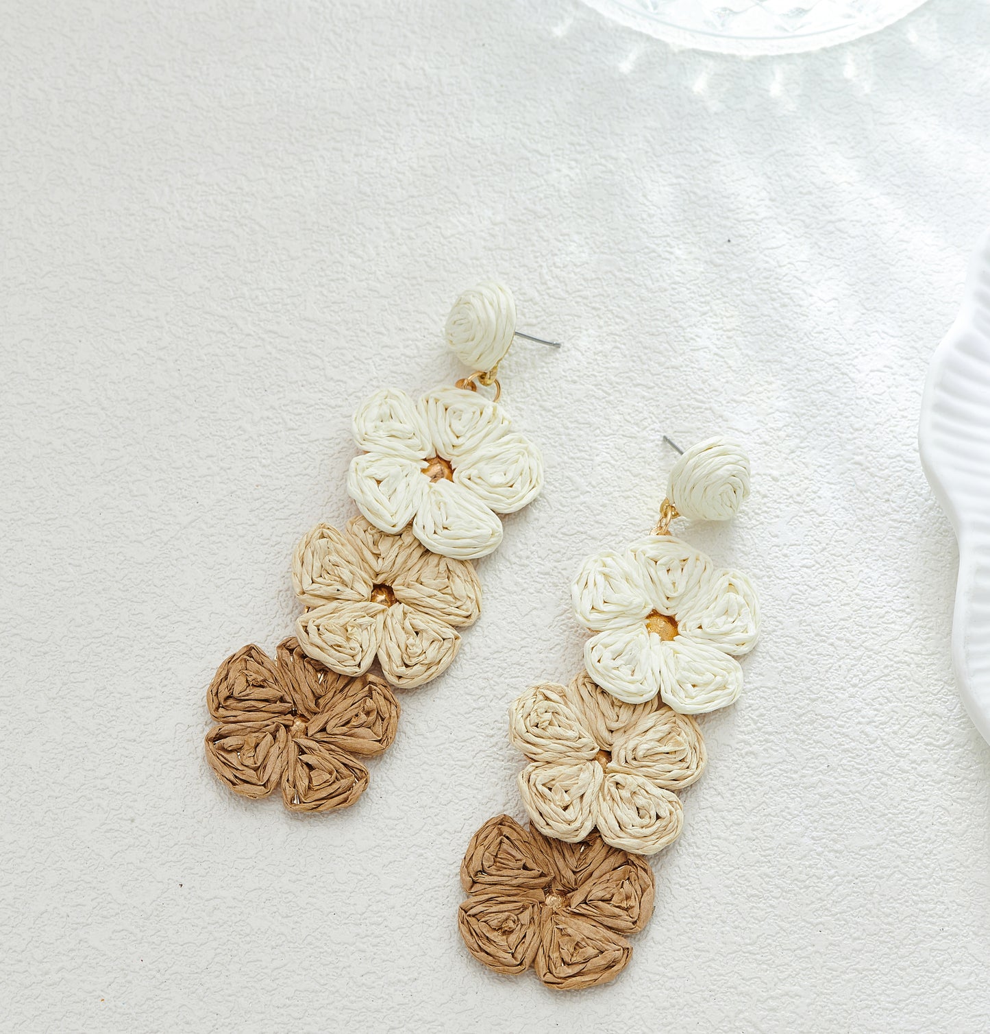 Summer Raffia Flower Earrings, Raffia Straw Wrapped Gradient Ramp Floral Statement Spring Beach Rattan Handmade Earring for Women, Boho Dangle Jewelry Gift - White/Pink/Blue