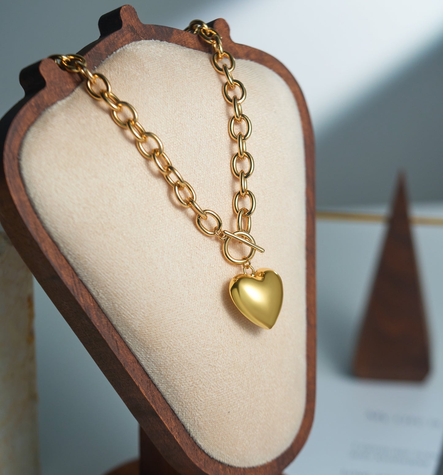 YEATMUE Large Chunky Gold Necklace with Heart Pendant for Women, Paperclip Choker Chain Puffy Heart Pendant Toggle Clasp Necklaces Thick Chain Jewelry Birthday